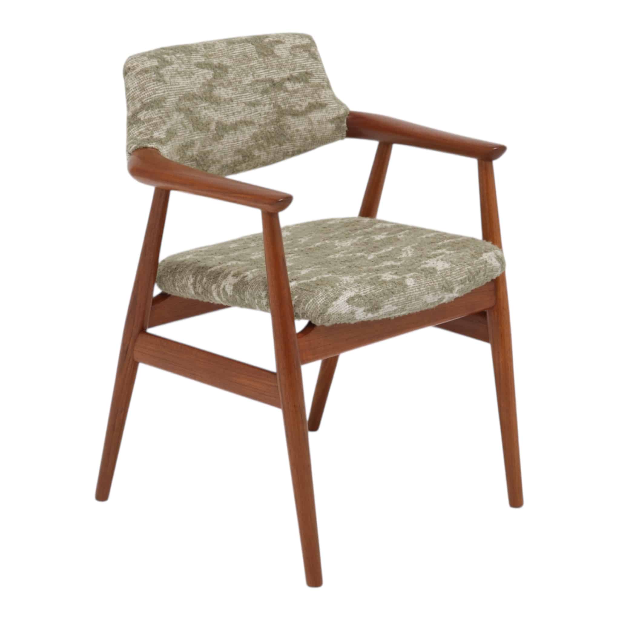 Mid-Century Vintage Teak Armchair by Erik Kirkegaard for Glostrup Mobelfabrik, 1960s (1)