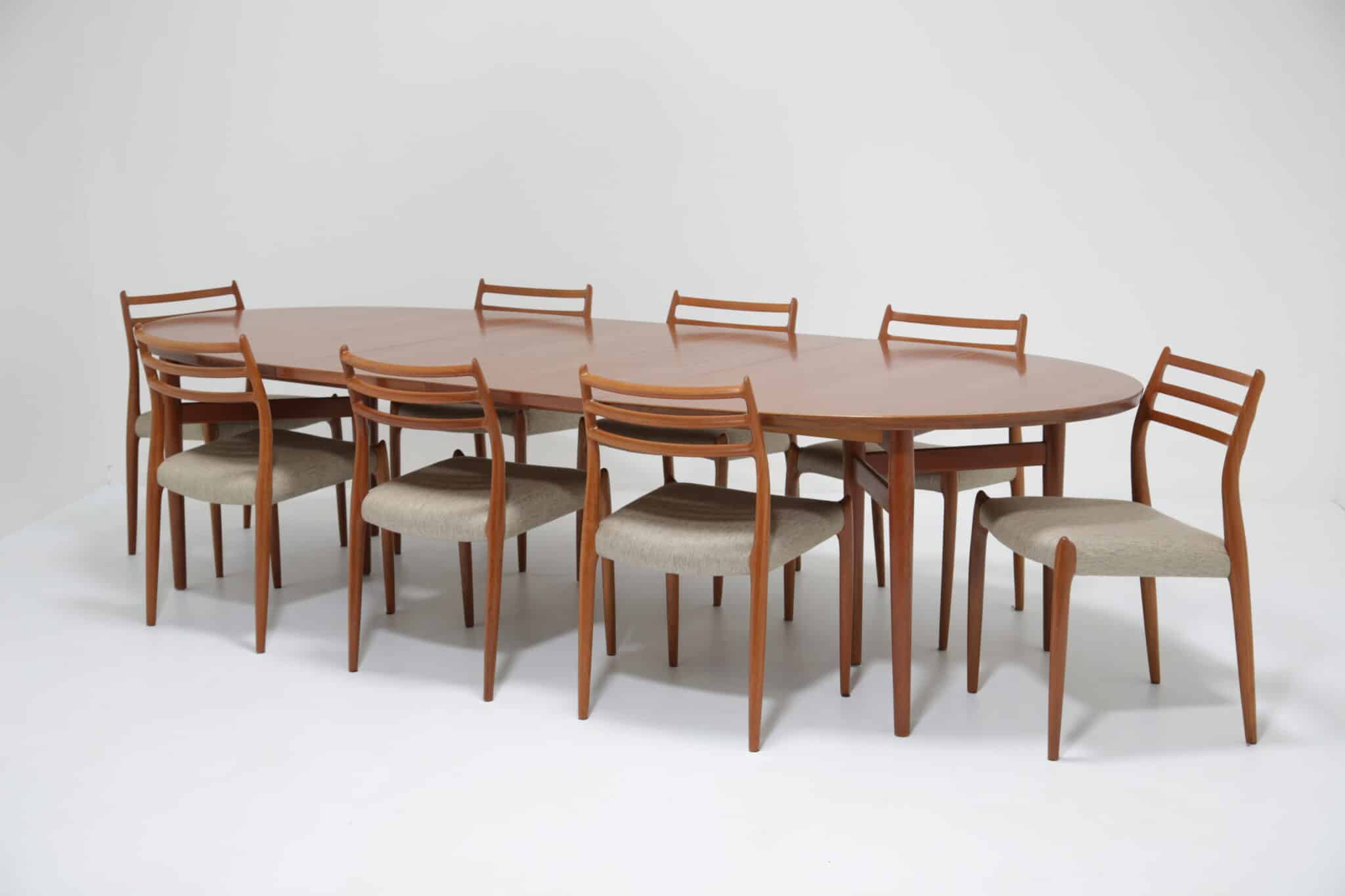 Vintage Mid-Century Oval Teak Extending Dining Table Model 212 by Arne Vodder for Sibast Mobler, Denmark, 1960s (19)